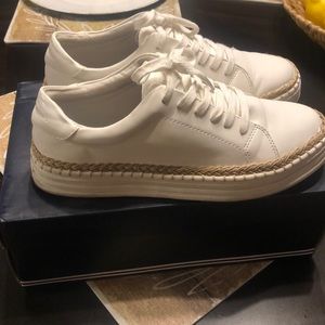 Summer tennis shoes